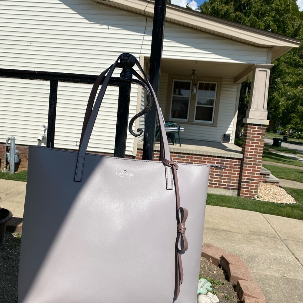 Kate Spade Lawton Tote*Taupe*Excellent Condition *